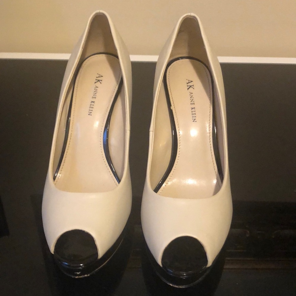 Anne Klein Serafina Ivory w/Black Heels